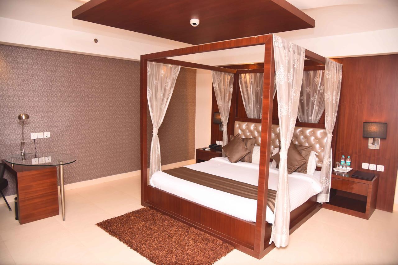 Celesta - Kolkata Hotel Buitenkant foto