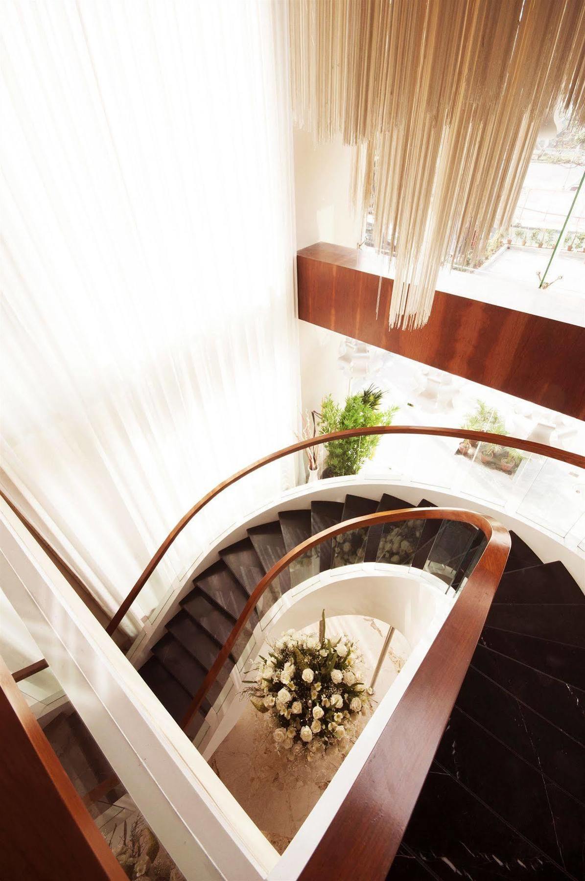 Celesta - Kolkata Hotel Buitenkant foto