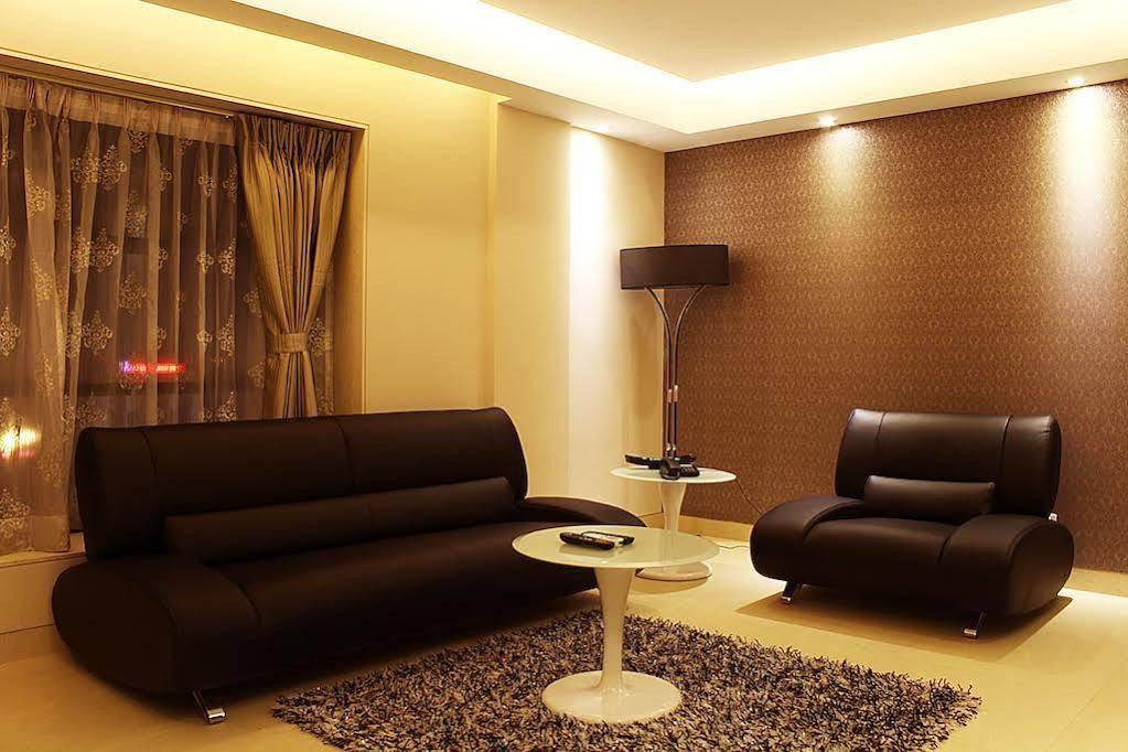 Celesta - Kolkata Hotel Buitenkant foto